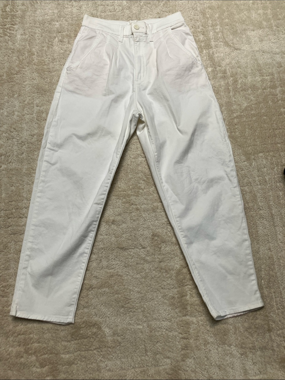 Levi’s Balloon Leg White Chino Pants